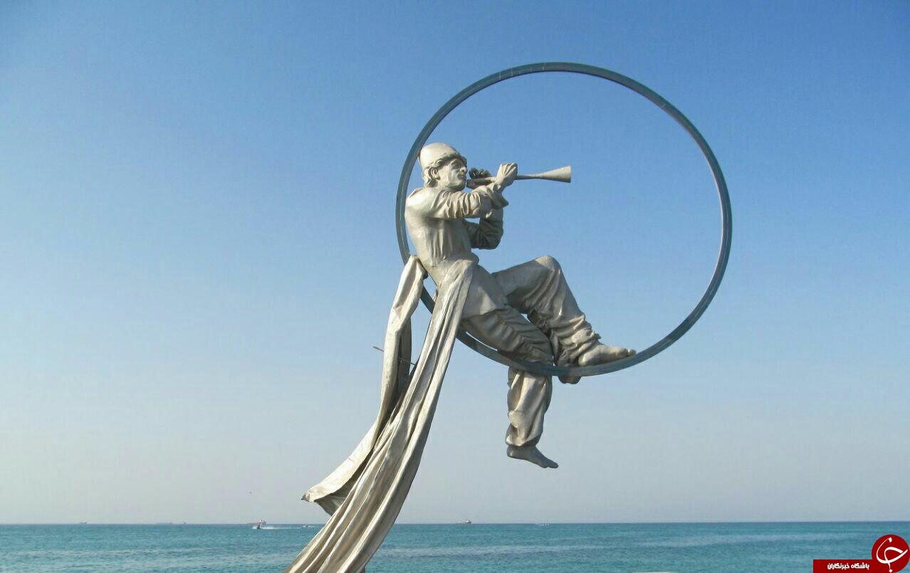 شامپانزه آوانگارد در حال خلق اثر/