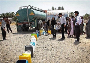 آب رسانی به روستای بندگرمان سیریک با تانکر