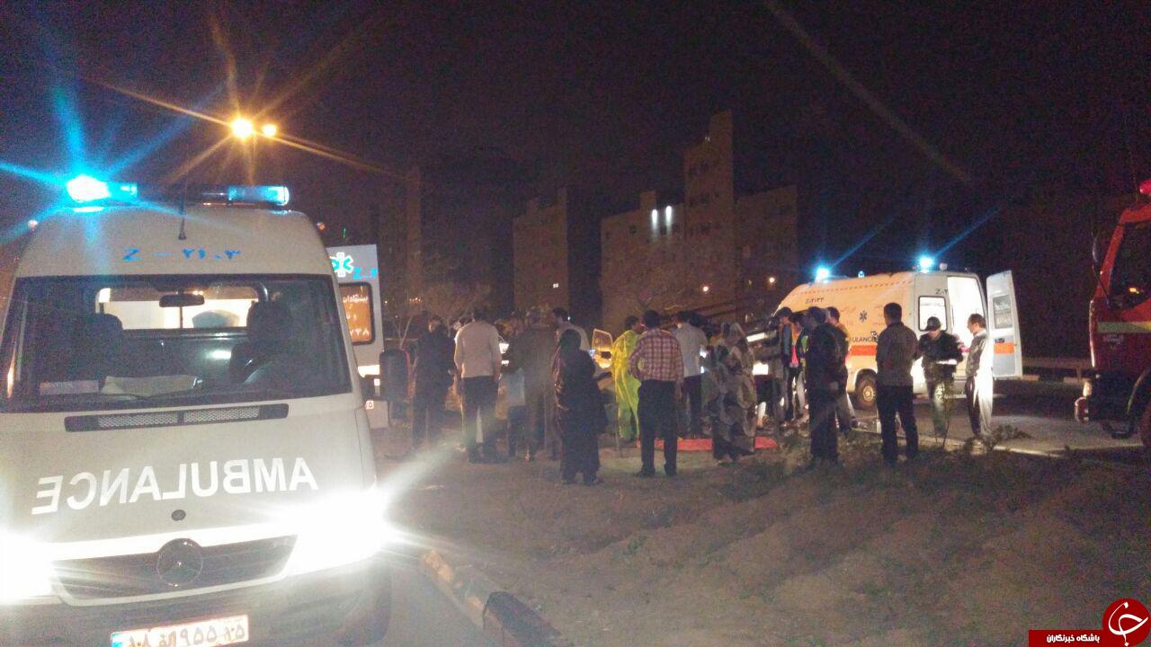 برخورد پیکان وانت با تیر چراغ برق + تصاویر