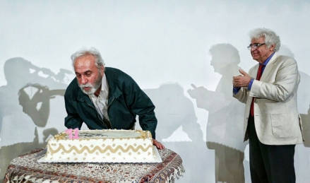 مرد کهنه&zwnj;کار تئاتر، 71 ساله شد/شهرداری تهران برای ایرج راد تولد گرفت