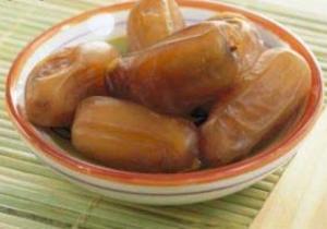 حکایت ضرب&zwnj;المثل &laquo;رطب خورده، منع رطب چون کند&raquo; چیست؟