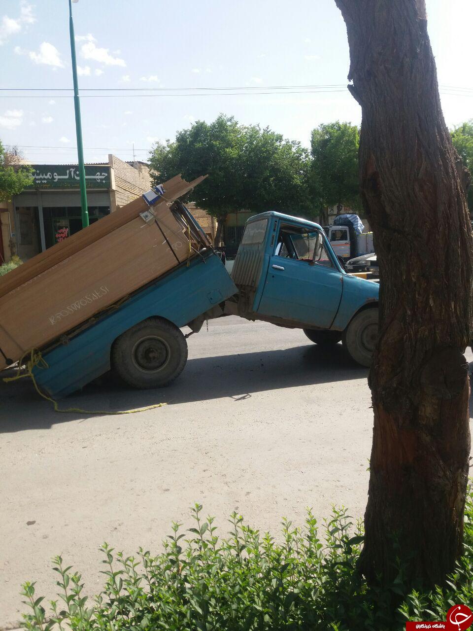 نیسان آبی که از وسط به دو نیم شد + تصاویر