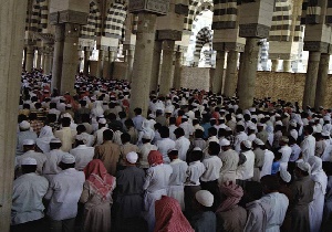زبان فارسی به ترجمه همزمان خطبه‌های نماز مکه و مدینه اضافه شد