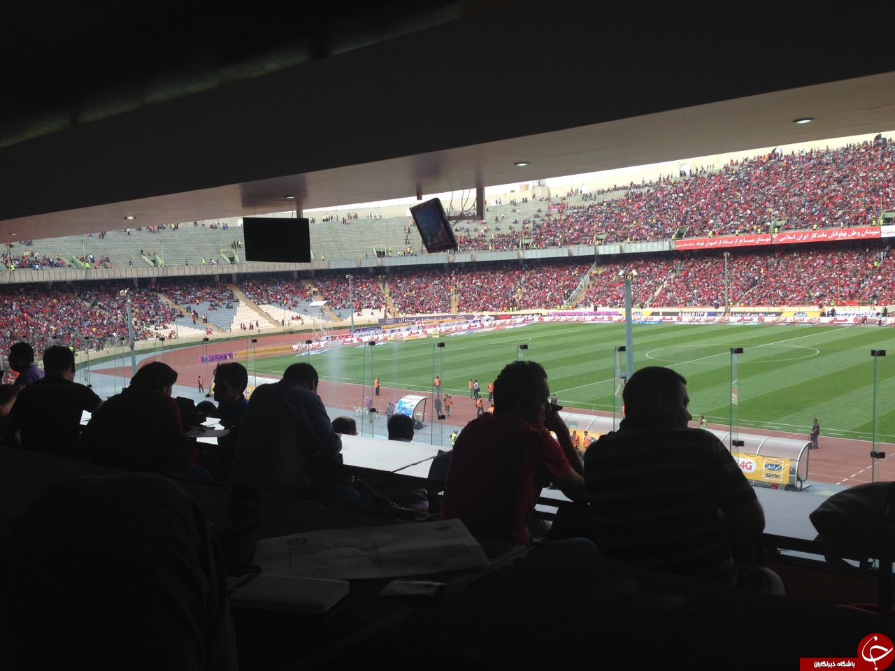 نفتی ها پرسپولیس را به آتش کشیدند + فیلم/ پرسپولیس 0 -  نفت 2