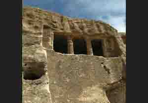 مشارکت دوستداران محیط زیست مهاباد در پاکسازی اثر تاریخی فقره قاه