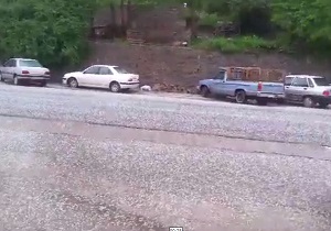 جاده چالوس به تگرگ بسته شد! + فیلم