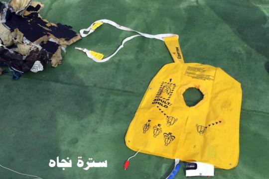 انتشار تصاوير به دست آمده از لاشه هواپیماي مصری
