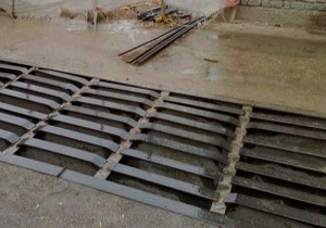 گیر کردن پای ستاره در پل فلزی