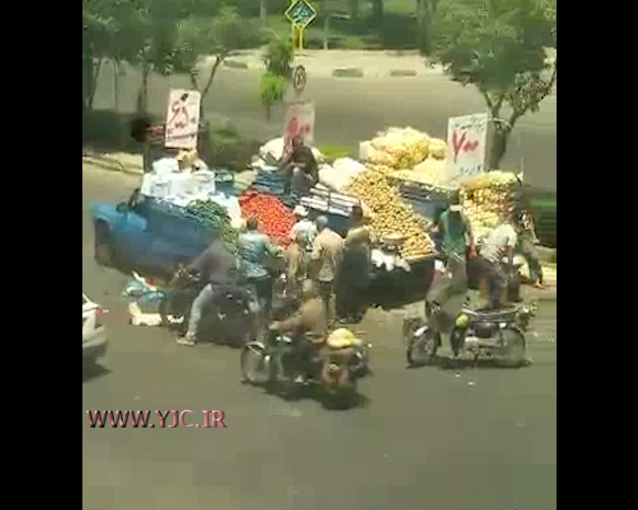 ایجاد مزاحمت وانتی ها برای اهالی یک خیابان + فیلم