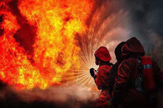 آتش سوزی پاساژ  تجاری لاله&zwnj;زار /آتش نشان&zwnj;ها 100 نفر را نجات دادند