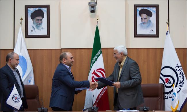 امضای قرارداد همکاری&zwnj; بین سازمان انرژی اتمی و وزارت نفت