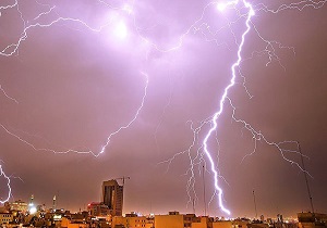 رگبار و رعد برق در آسمان استان