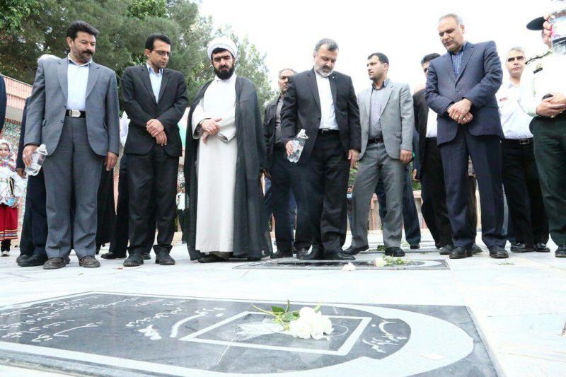 شهدا با عمل به تکلیف و شناخت زمان در تاریخ جاودانه هستند