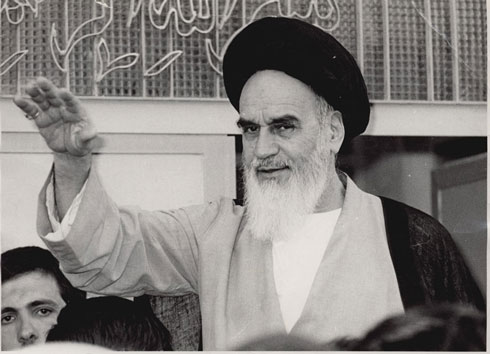 بررسی ویژگی&zwnj;های کاریزمایی رهبری امام خمینی(س) در انقلاب اسلامی