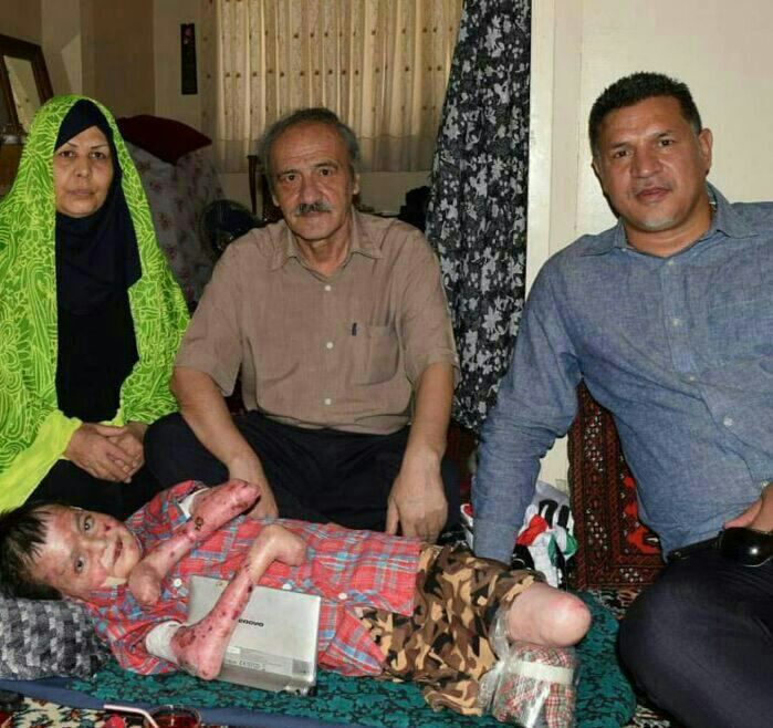 دايی به ملاقات کودک بيمار رفت