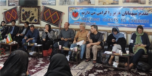 هیأت اتحادیه اروپا با مهاجرین افغانستانی در مشهد دیدار کردند