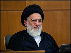 نظام جمهوری اسلامی به دست امام راحل و همت مردم ملت مسلمان ایران برپا شد