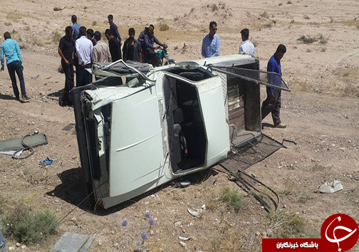 دو نفر مصدوم بر اثر واژگونی خودرو پیکان بار + تصاویر