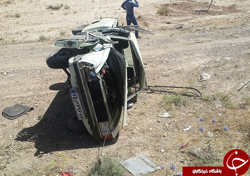 دو نفر مصدوم بر اثر واژگونی خودرو پیکان بار + تصاویر