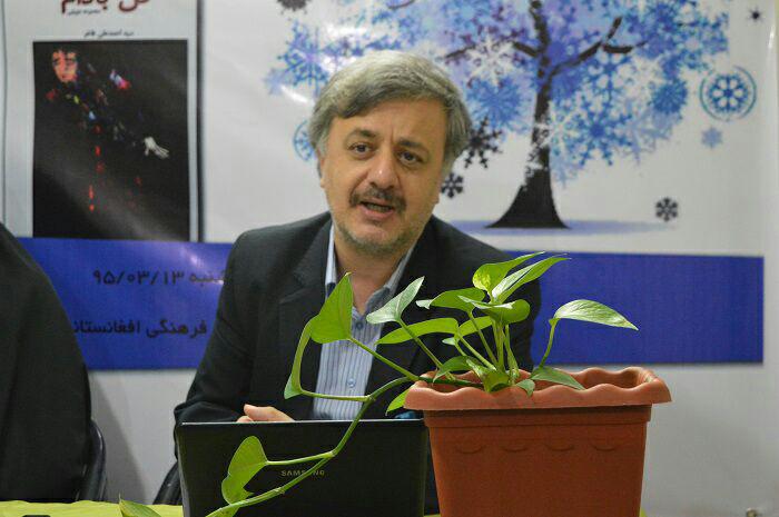 &laquo;گل بادام&raquo; سومین مجموعه شعر احمد فاخر رونمایی شد