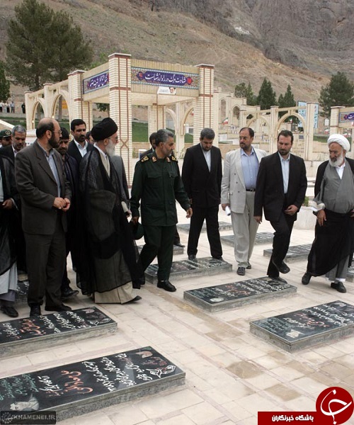 عکس کمتر دیده شده از امام خامنه ای و سردار سلیمانی