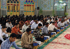 طنین ملکوتی آیین ملی جزخوانی قرآن در هلال منیر می‌درخشد