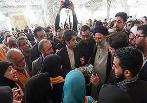 تشرف 400رهبرمذهبی به حرم مطهر رضوی در مراسم سالگرد ارتحال امام خمینی (ره)