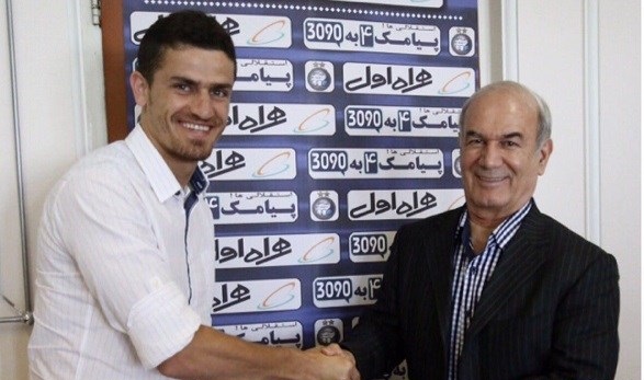 سه بازیکن جدید آبی پوش در یک قاب