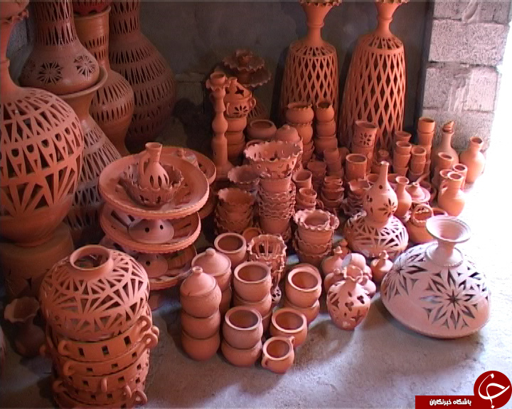 رونق چرخ های سفالگری هفت هزار ساله همچنان در کارگاه کاهگلی روستای سلیم آباد