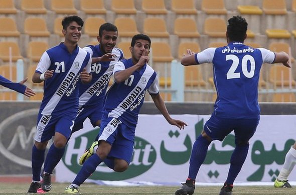 هافبک استقلال به فولاد پیوست
