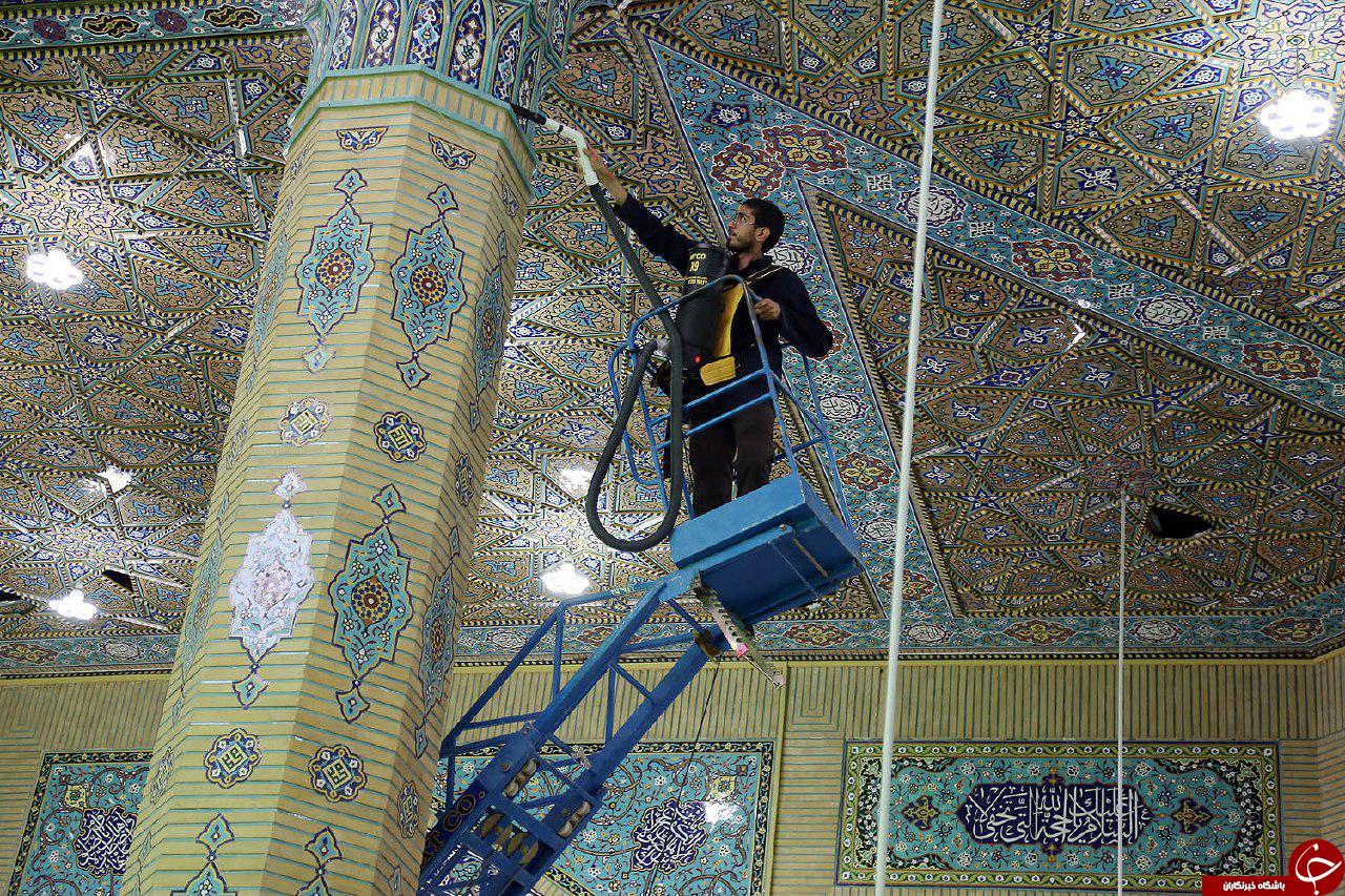 آیین غبارروبی و عطرافشانی مسجد مقدس جمکران + تصاویر