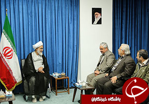دیدار کارکنان شرکت نفت با نماینده ولی فقیه در استان