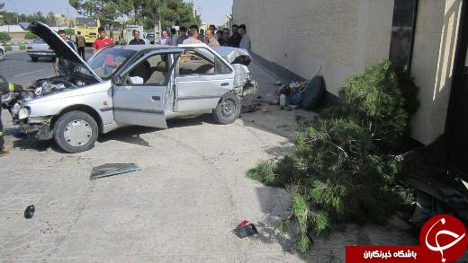 تصادف پژو 405 در بلوار 17 شهریور و به جای گذاشتن 5 مصدوم