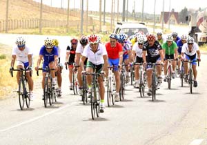قهرمانی مقتدرانه تیم دوچرخه سواری پیشکسوتان هرمزگان