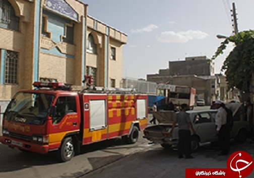 خودروی پیکان طعمه حریق شد