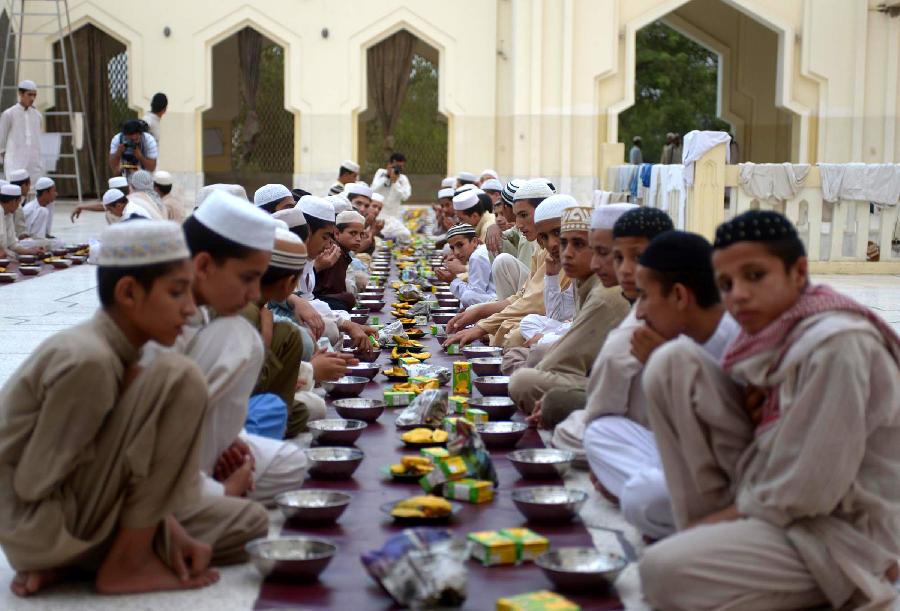 سنت رمضان در پاکستان؛ از پخت زولبیای 