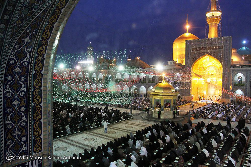 ترتیل خوانی سحرگاهی قرآن کریم در حرم مطهر رضوی+ تصویر