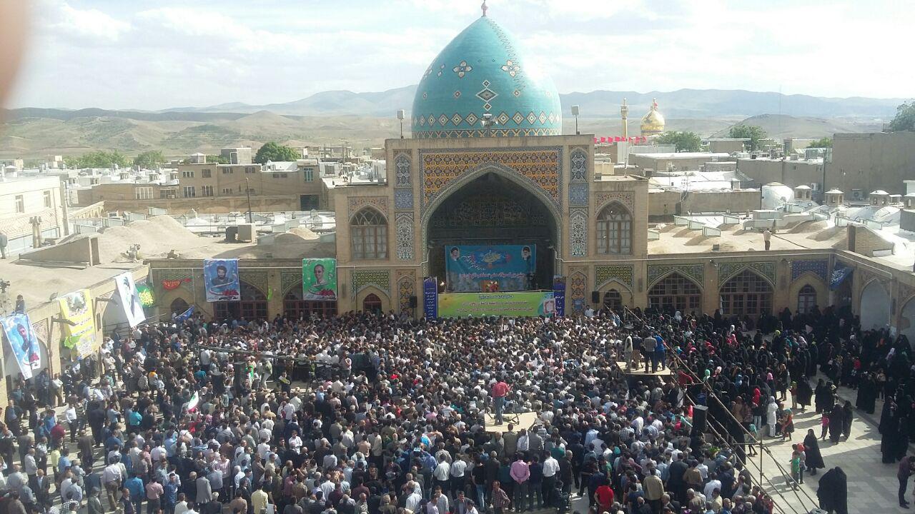 از حضور کمرنگ بانوان تاسرودن شعر در وصف احمدی نژاد+تصاویر