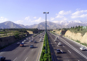 ترافیک روان و جوی آرام در جاده&zwnj;های کشور/ممنوعیت تردد در محور هراز
