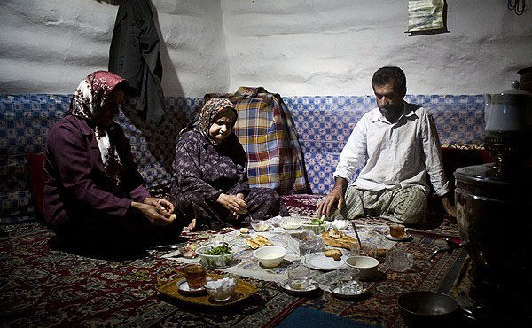 فانوس به دستان خوش آوا
