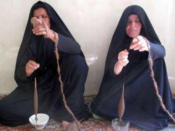 صنایع دستی نخ ریسی عبا و حصیربافی به نام بوشهر ثبت ملی شد
