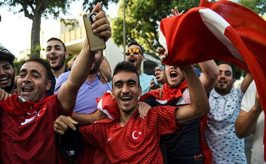 فرانسوی ها آماده برگزاری افتتاحیه یورو + تصاویر