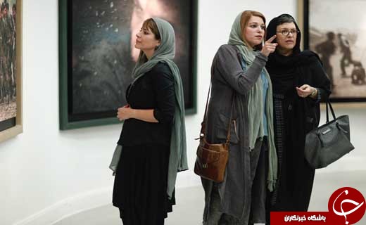 افتتاح نمایشگاه عکس&zwnj; &laquo;ایستاده در غبار&raquo; با حضور چهره&zwnj;های سینمایی + تصاویر