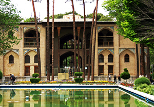 بازسازی عمارت هشت بهشت