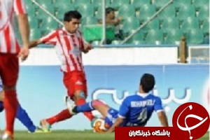 استقلال هافبک عراقی جذب می کند