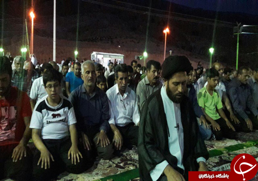 نماز مغرب و عشاء در امامزاده سید حسین(ع) کازرون + تصاویر