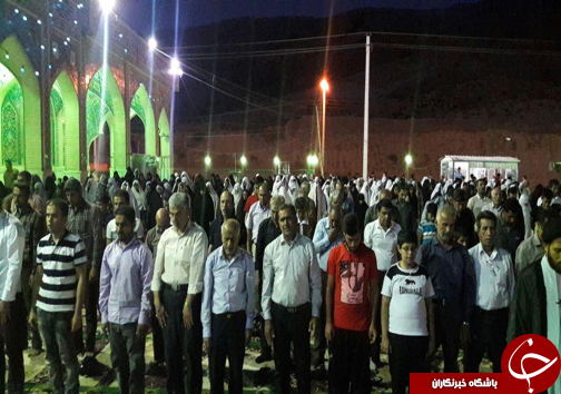 نماز مغرب و عشاء در امامزاده سید حسین(ع) کازرون + تصاویر