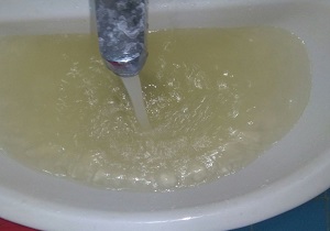 رنگ آب شرب زرد است؟!! + فیلم