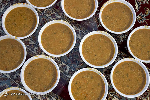 عظیم ترین سفره افطاری در حرم امام رضا علیه السلام + تصویر
