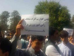 تجمع ورزشکاران مقابل ساختمان والی هرات